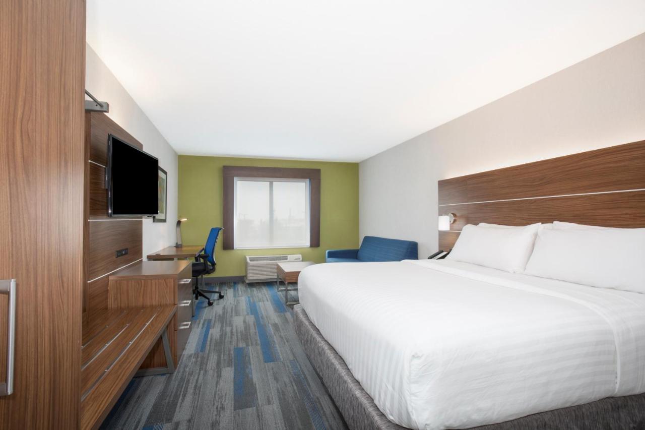 Holiday Inn Express Kansas City - At The Legends! By Ihg Bonner Springs Kültér fotó