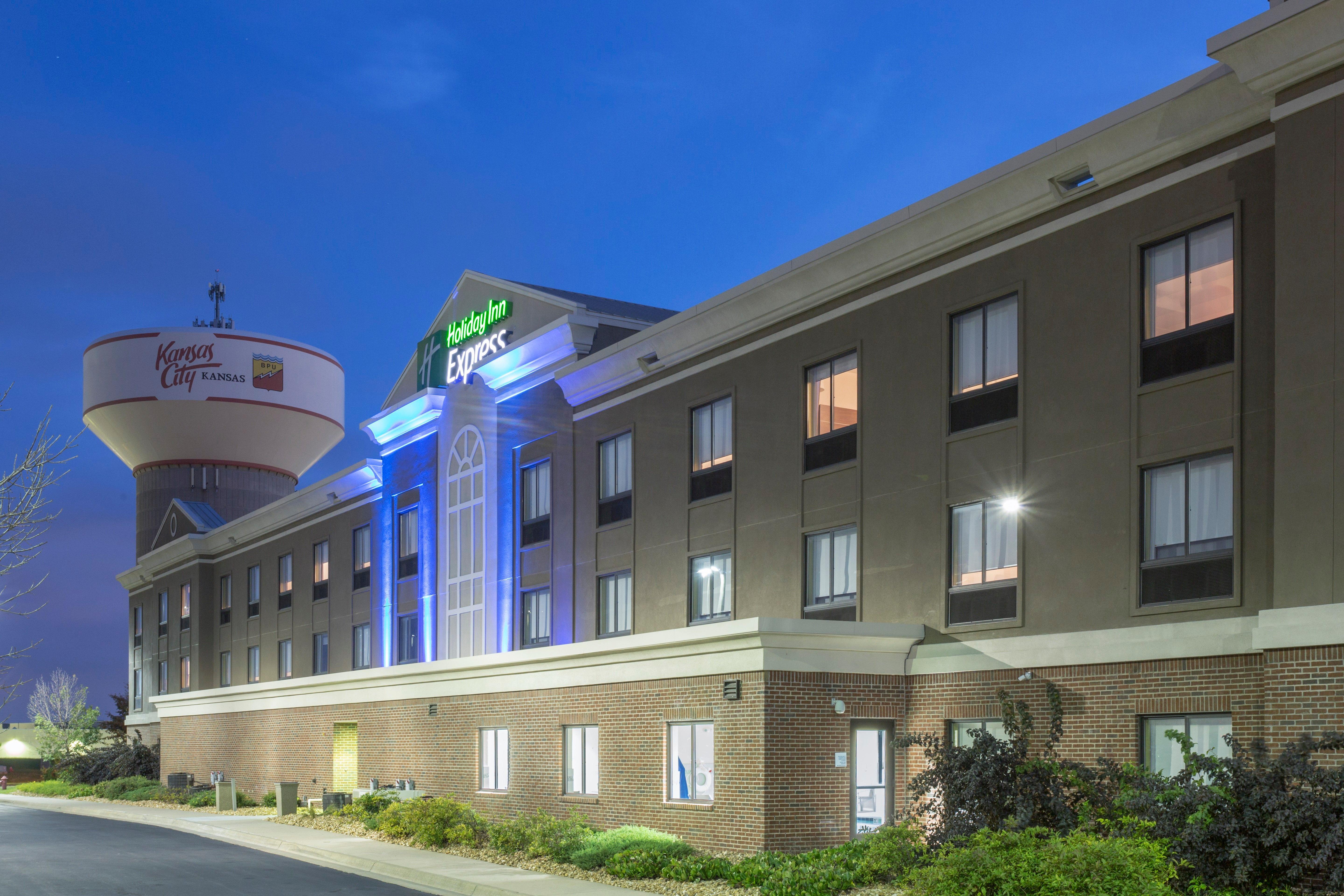 Holiday Inn Express Kansas City - At The Legends! By Ihg Bonner Springs Kültér fotó