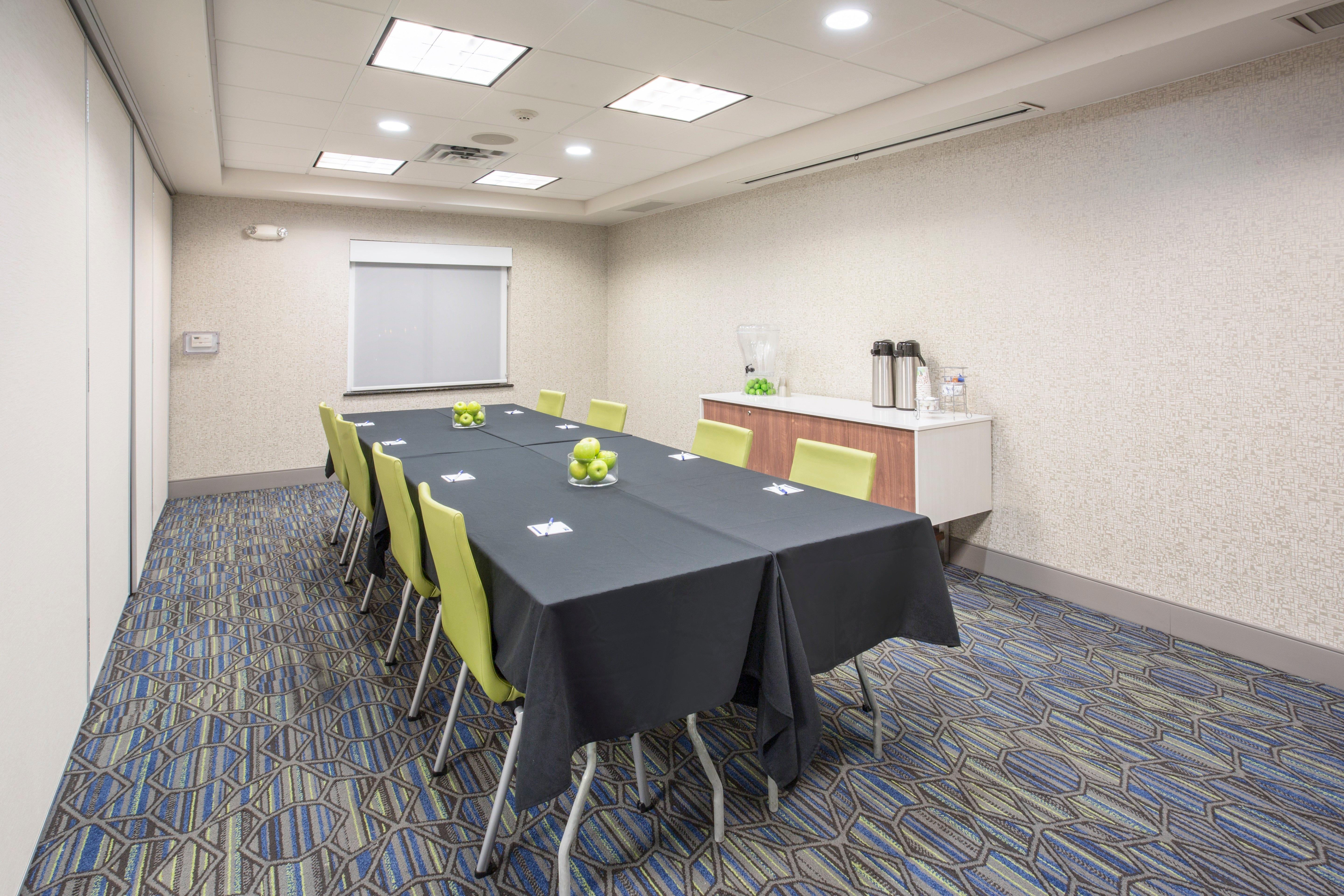Holiday Inn Express Kansas City - At The Legends! By Ihg Bonner Springs Kültér fotó