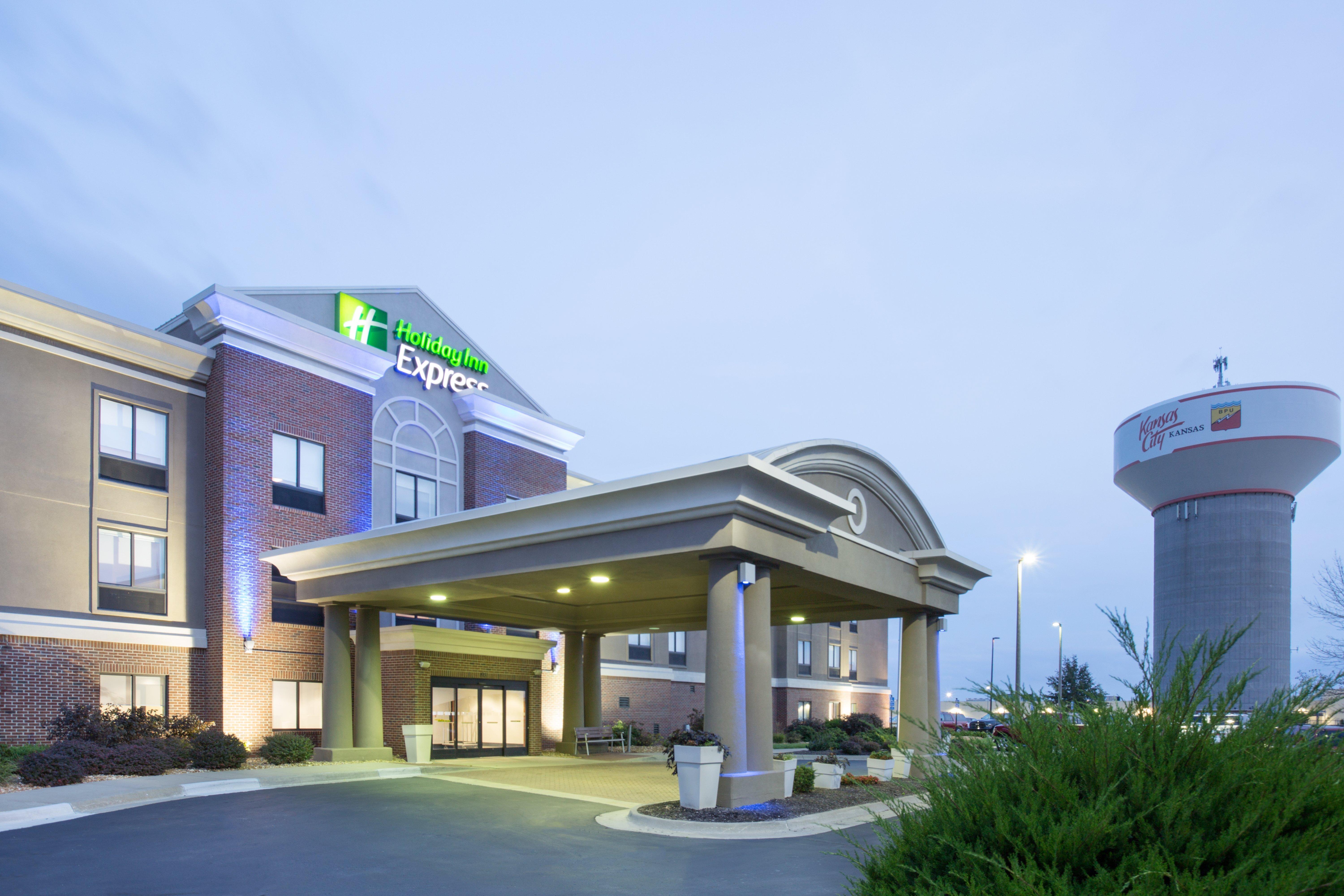 Holiday Inn Express Kansas City - At The Legends! By Ihg Bonner Springs Kültér fotó