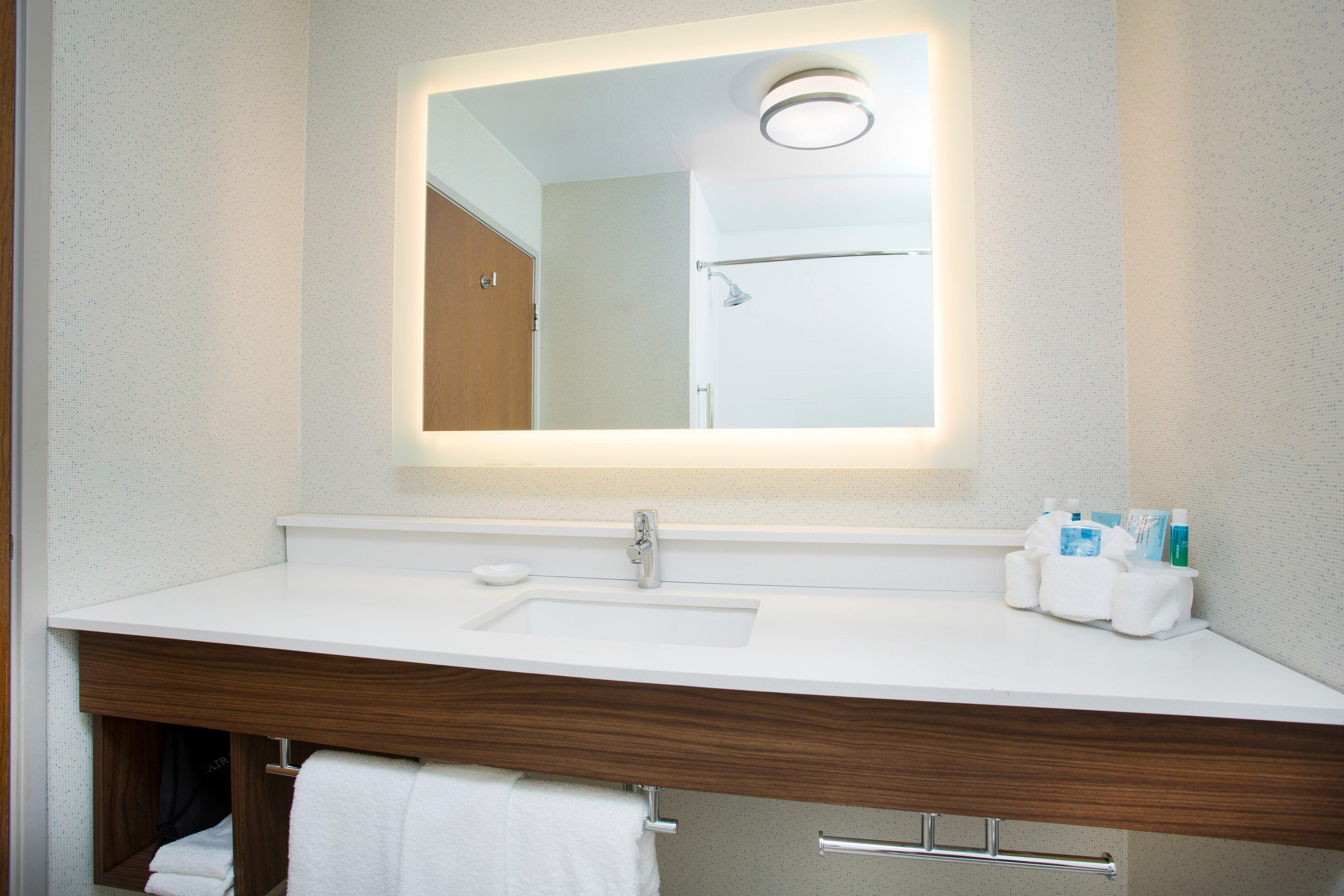 Holiday Inn Express Kansas City - At The Legends! By Ihg Bonner Springs Kültér fotó