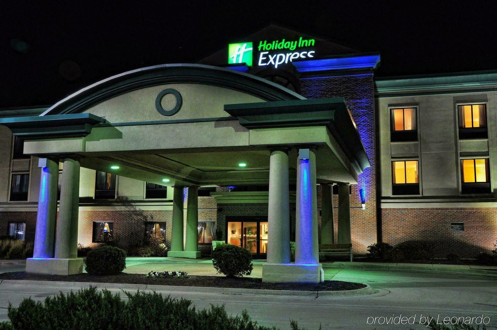 Holiday Inn Express Kansas City - At The Legends! By Ihg Bonner Springs Kültér fotó