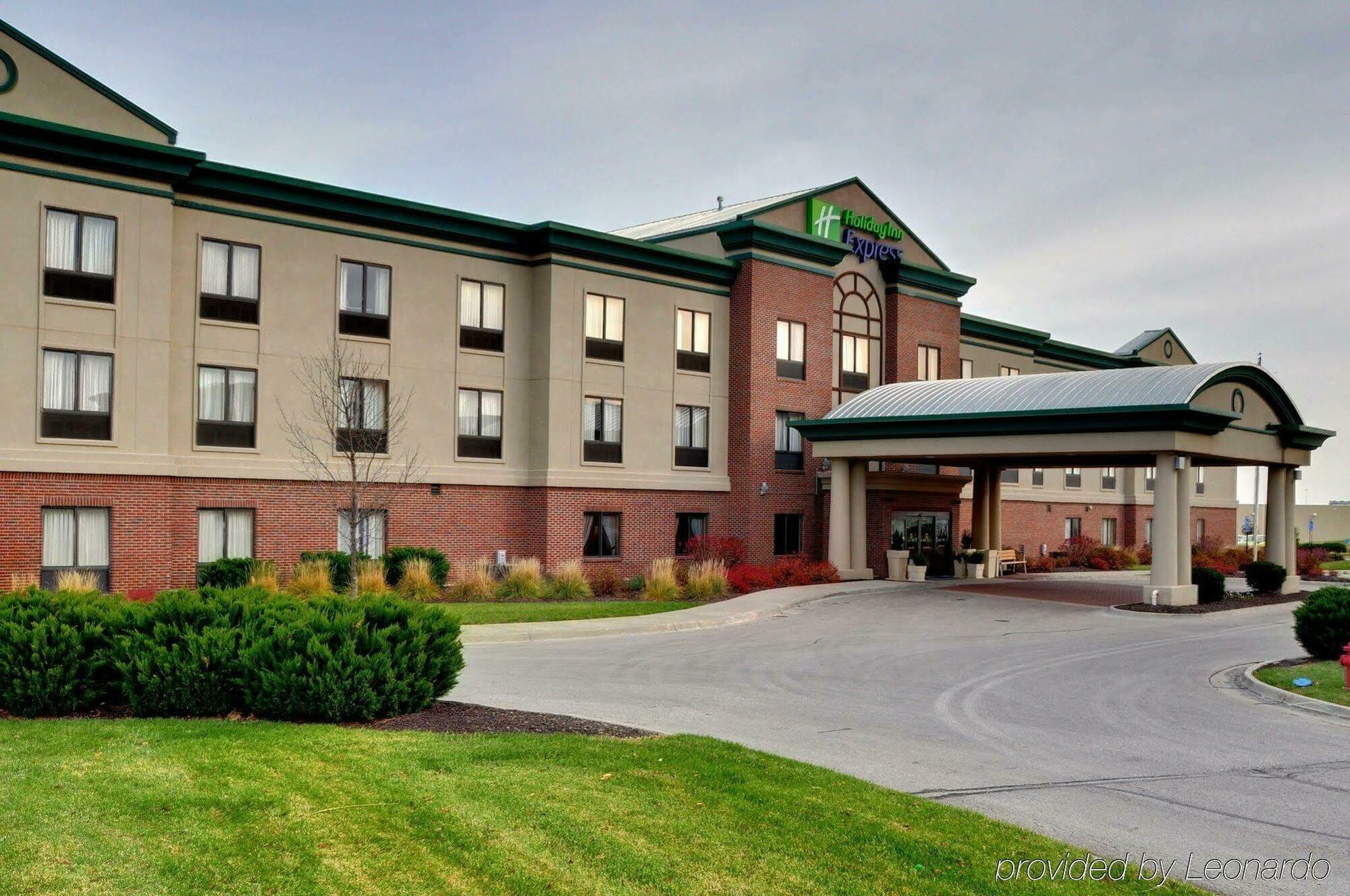 Holiday Inn Express Kansas City - At The Legends! By Ihg Bonner Springs Kültér fotó